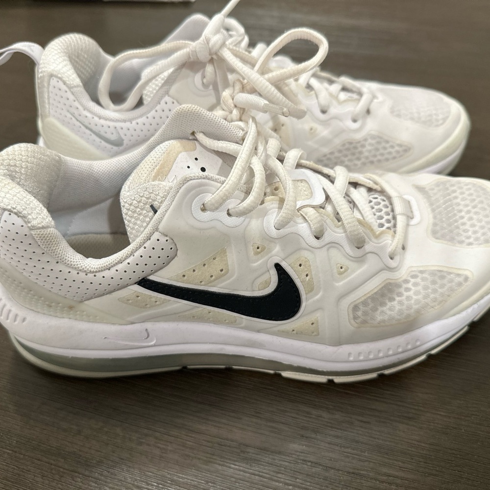 Nike White and Black Sports Sneakers